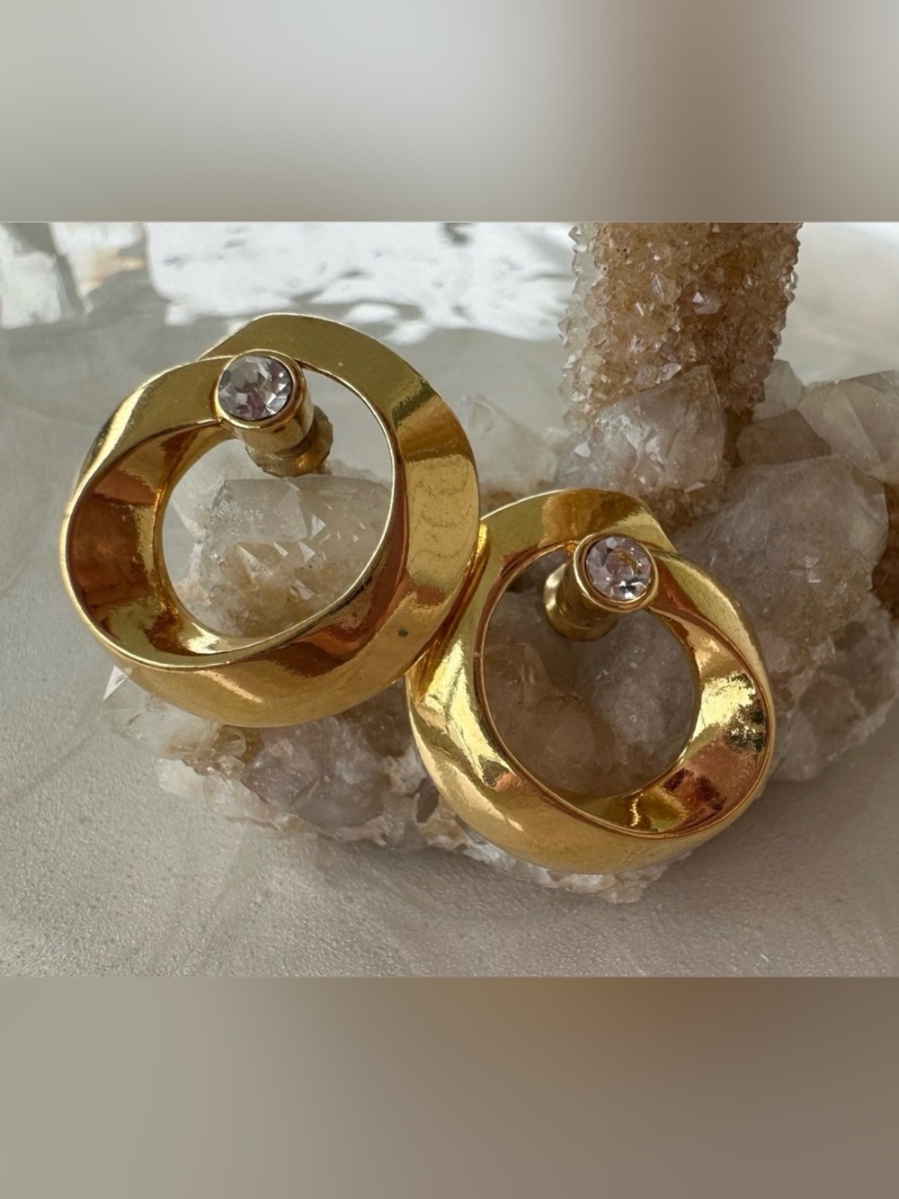 Vintage 1987 AVON Gold Tone Earrings